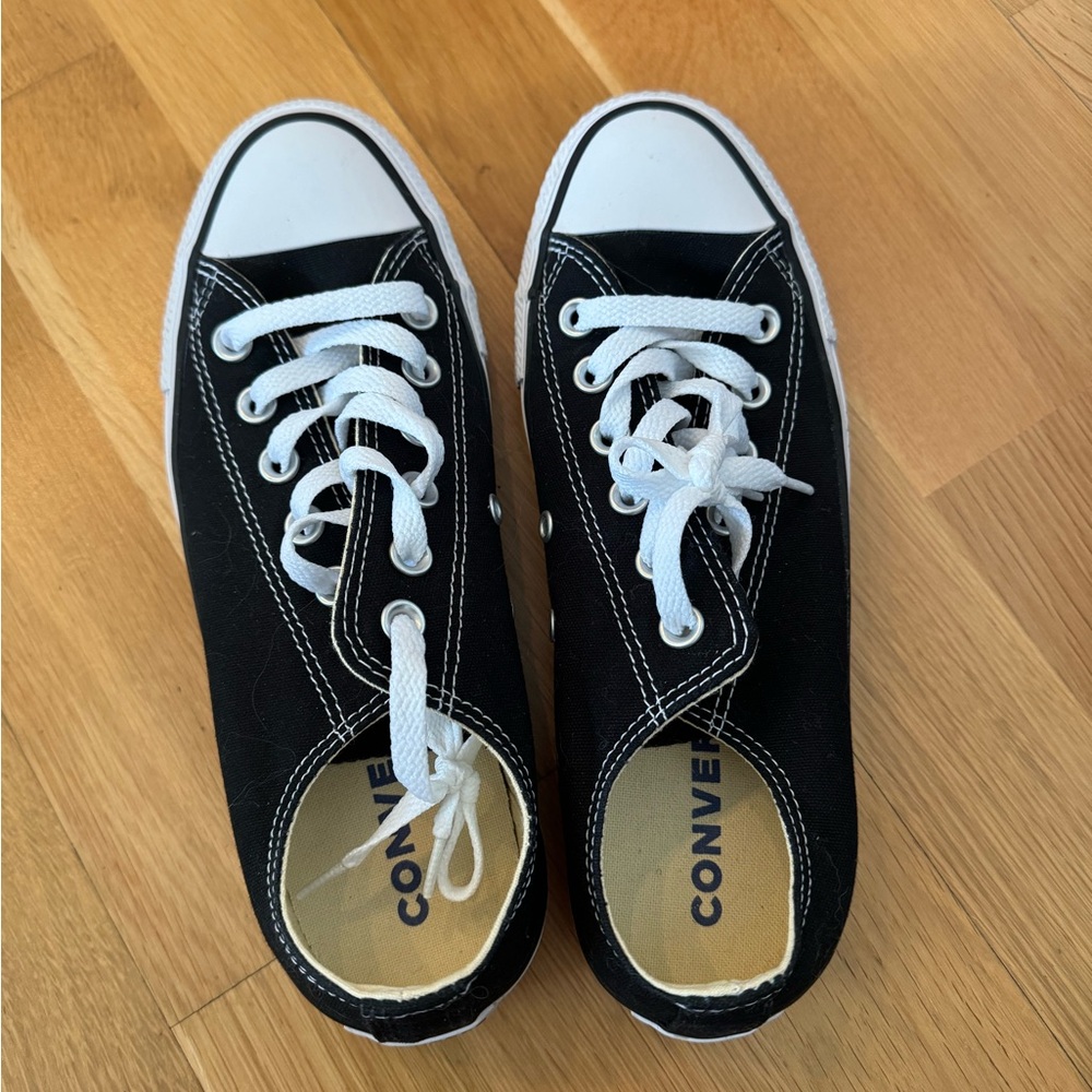 Like New Converse Sneakers Size 7.5
